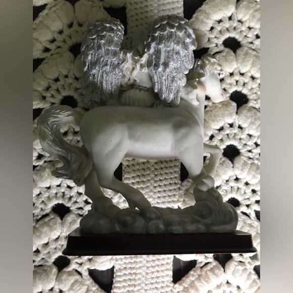 Vintage Guardian Angel Sculpture Decor Stunning Glitter Wings - Picture 7 of 14